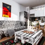 Kleczkow - 50m2, Parking, Balcony - By Rentujemy 公寓